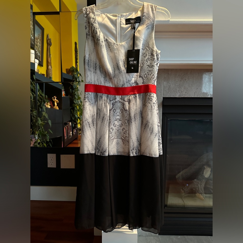 NISSA dress Size XS or 38 NEW